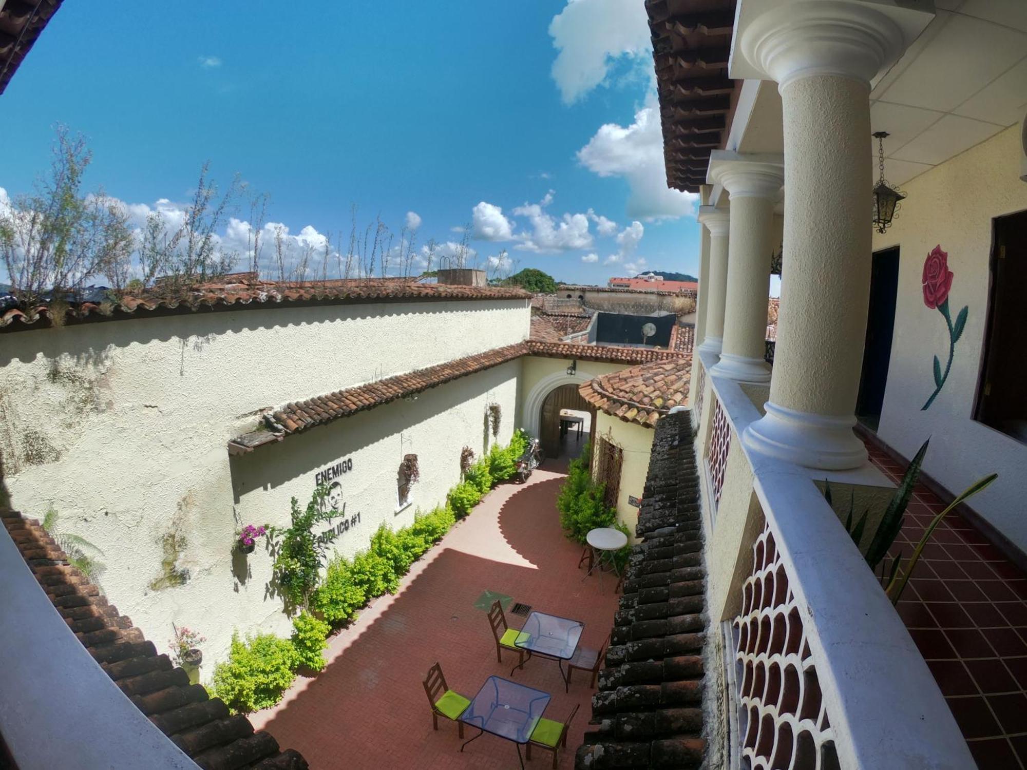 Ricks Hostel Santa Ana Kültér fotó